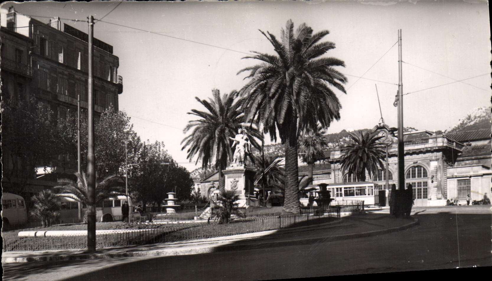 MODERN CARD Toulon Public garden Albert 1st and Train station