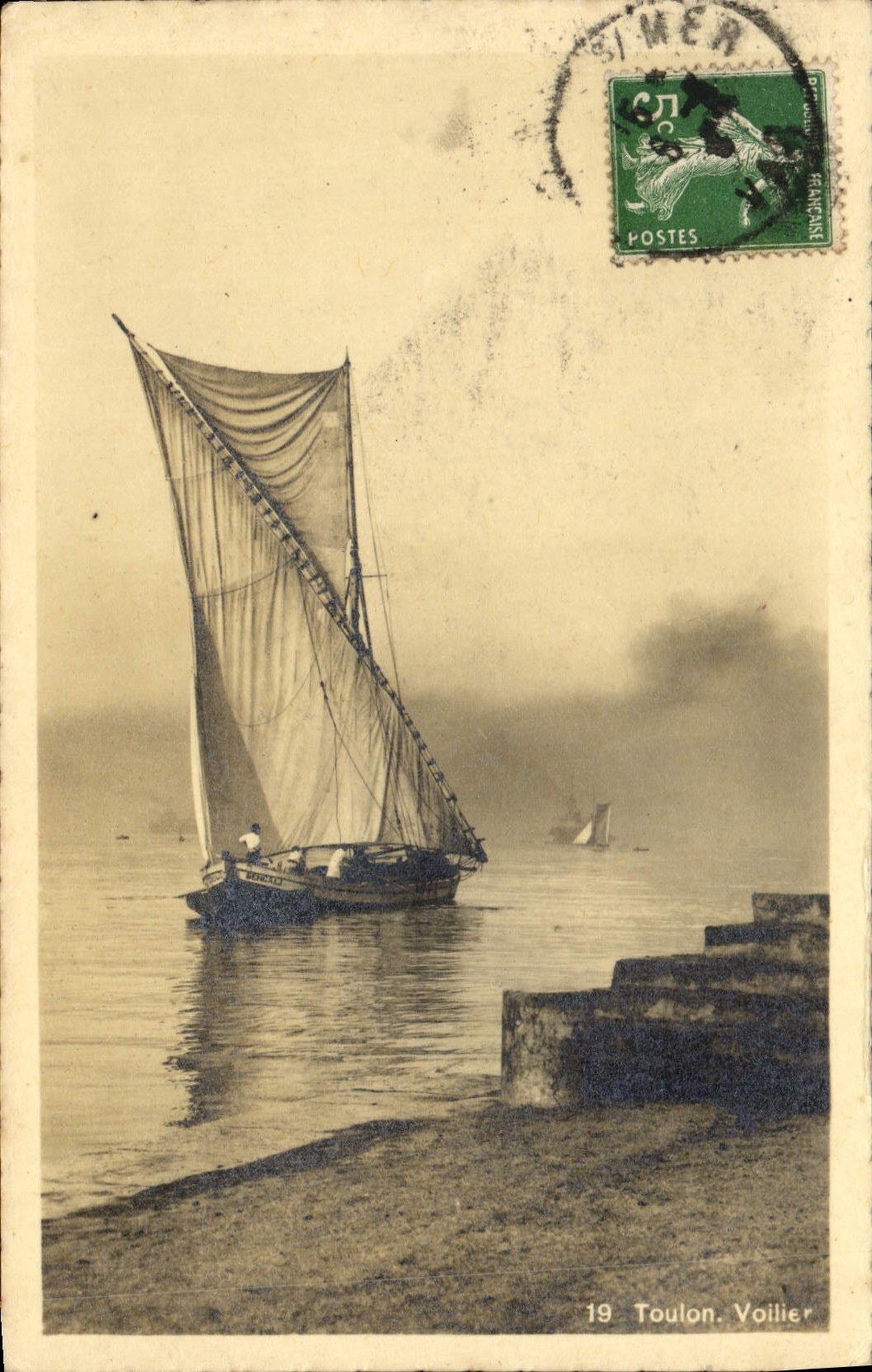 VINTAGE POSTCARD Toulon To veil Boat