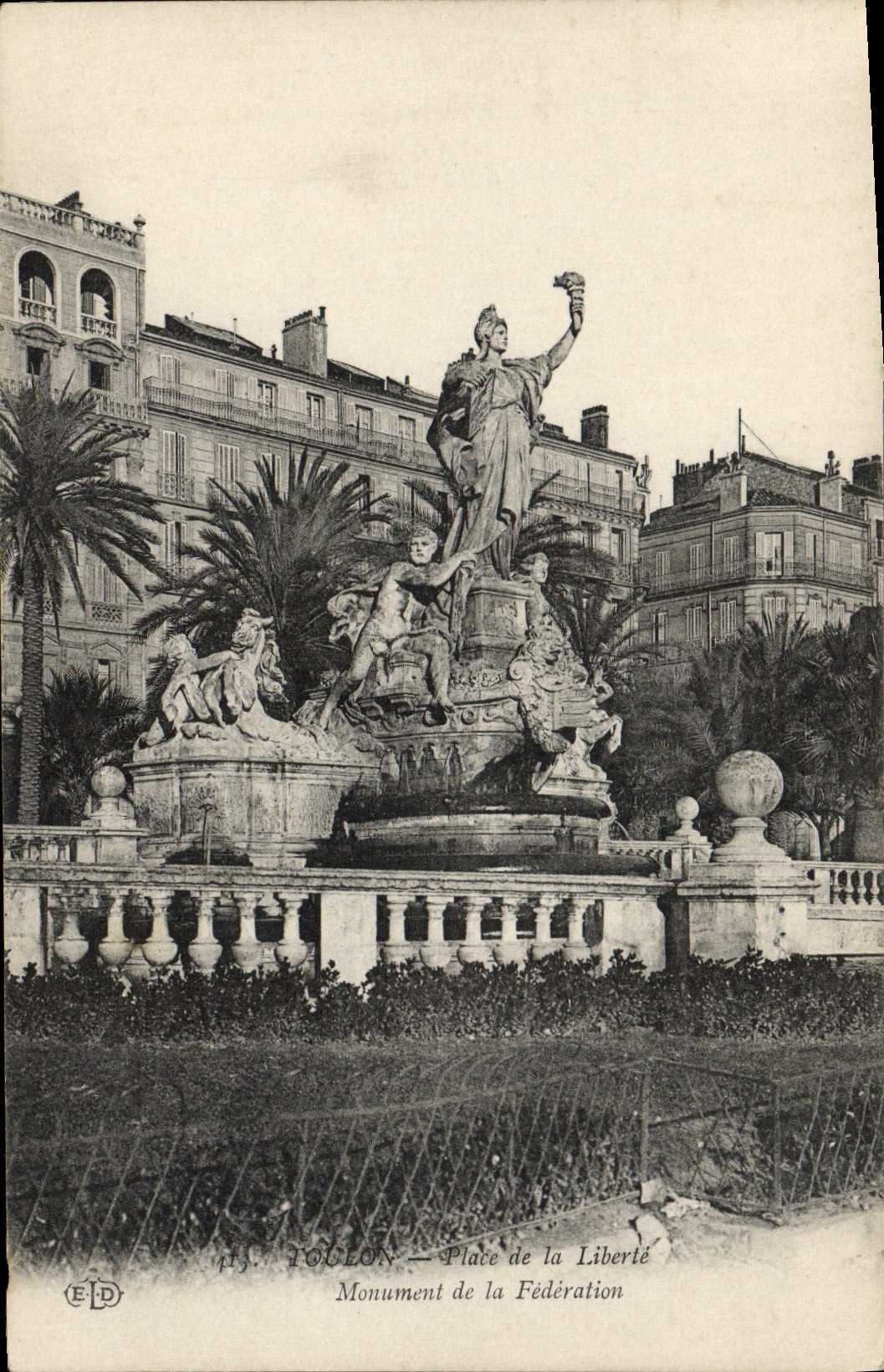 CPA Toulon Place de la Liberte Monument de la Federation