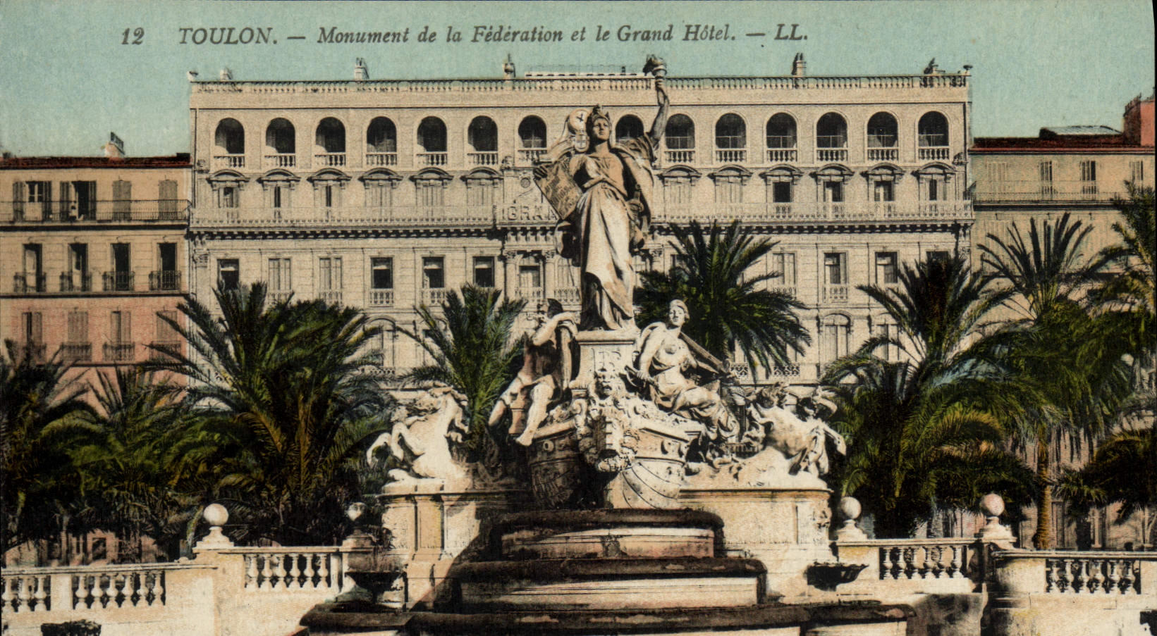 CPA Toulon Monument de la Federation et le Grand Hotel