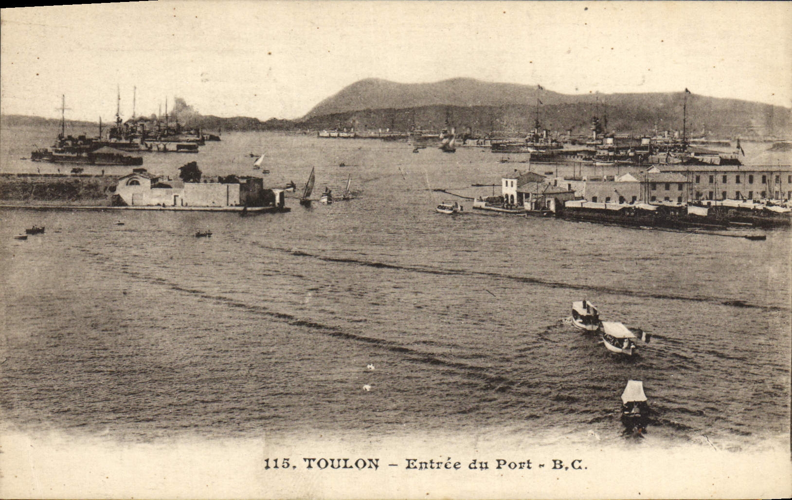 CPA Toulon Entree du Port Bateaux