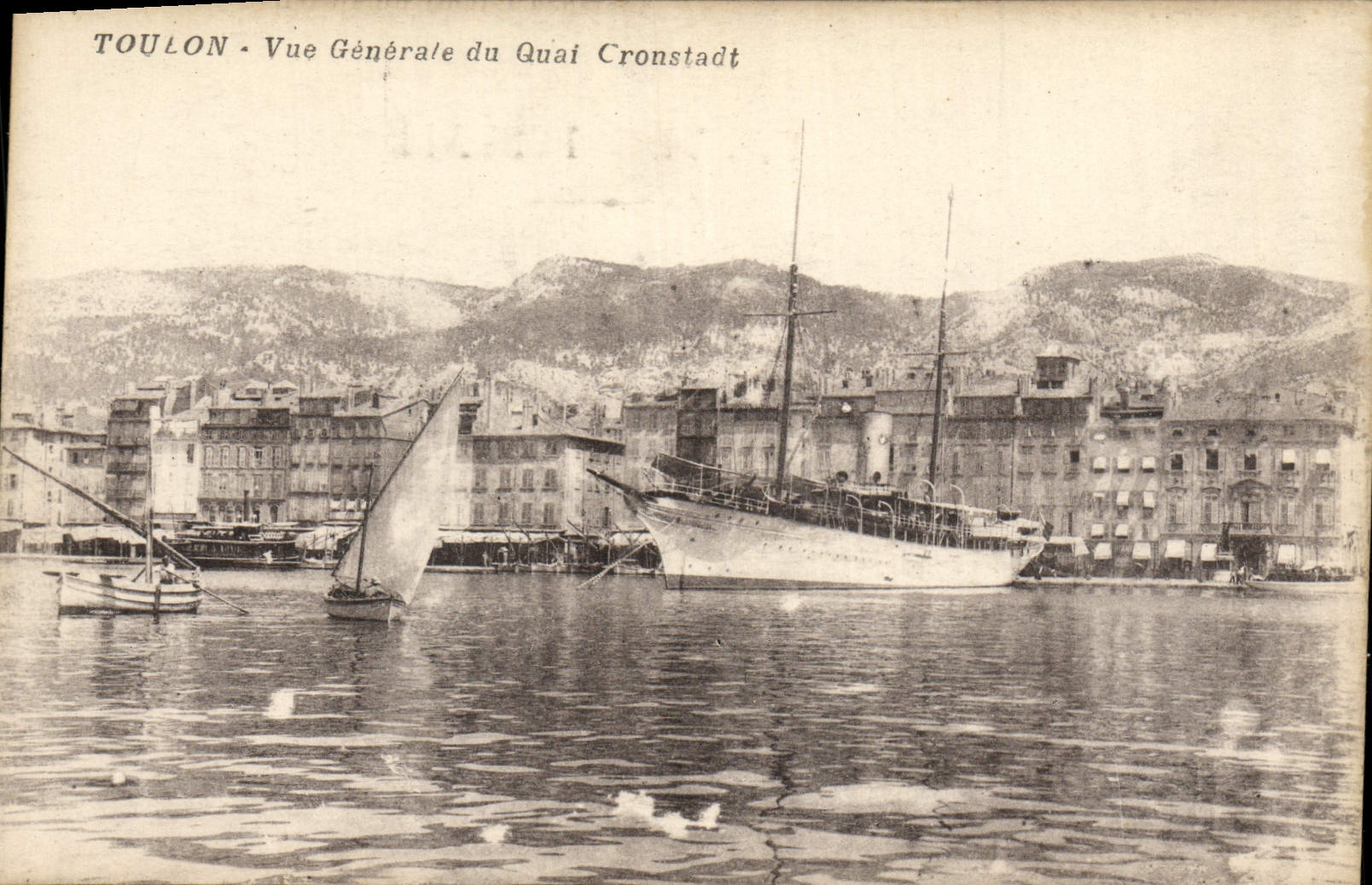 CPA Toulon Vue Generale du Quai Cronstadt Bateau