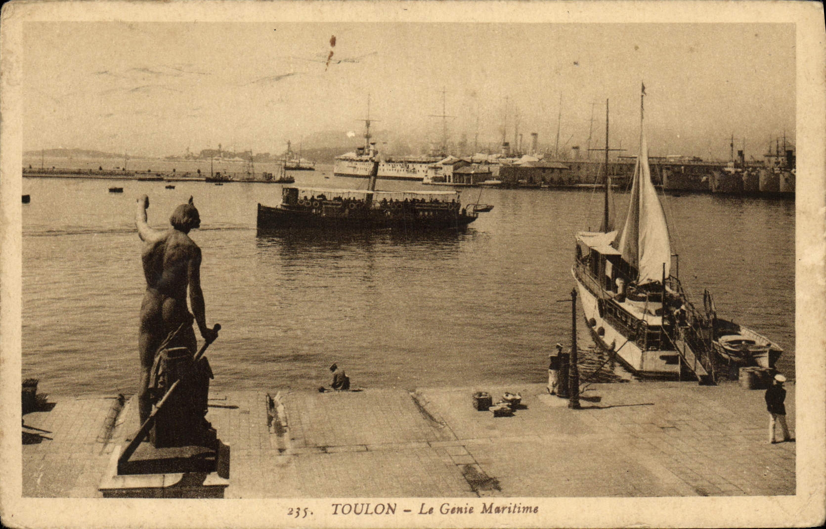 VINTAGE POSTCARD Toulon Marine engineering Boats