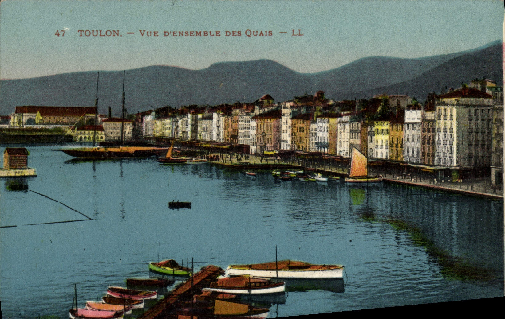CPA Toulon Vue d'Ensemble des Quais Bateaux