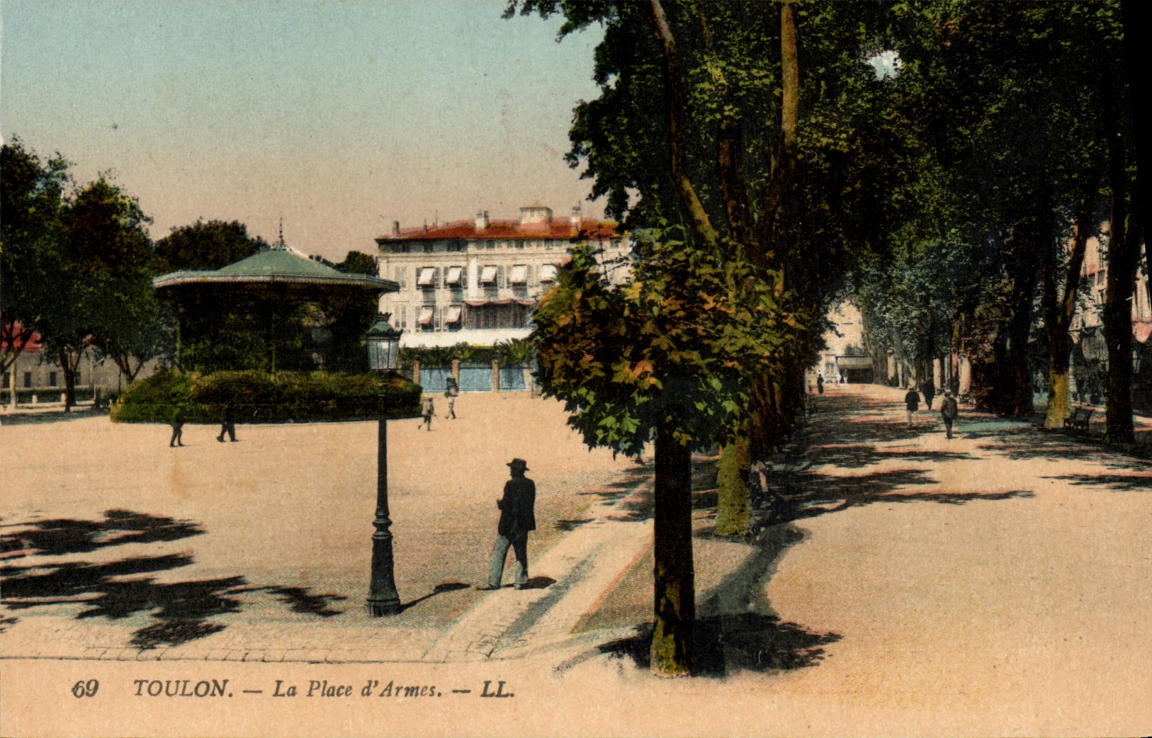 VINTAGE POSTCARD Toulon the Place of Weapons