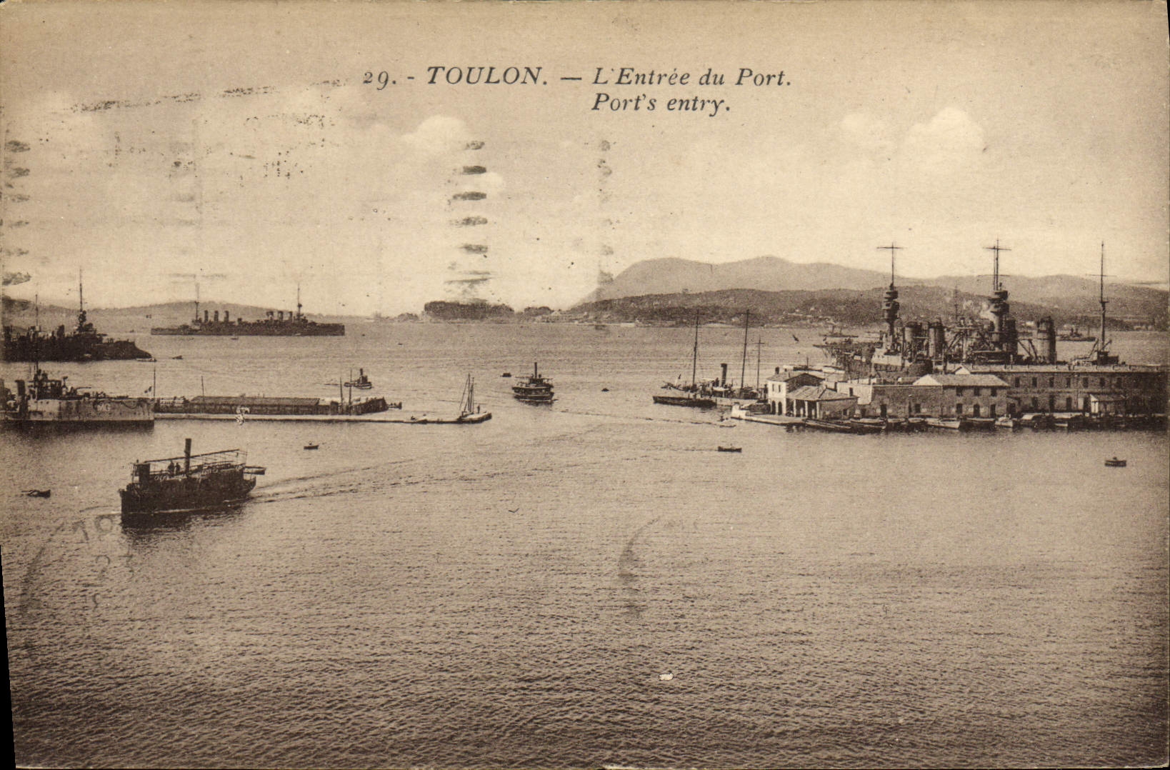 CPA Toulon L'Entree du Port Bateaux