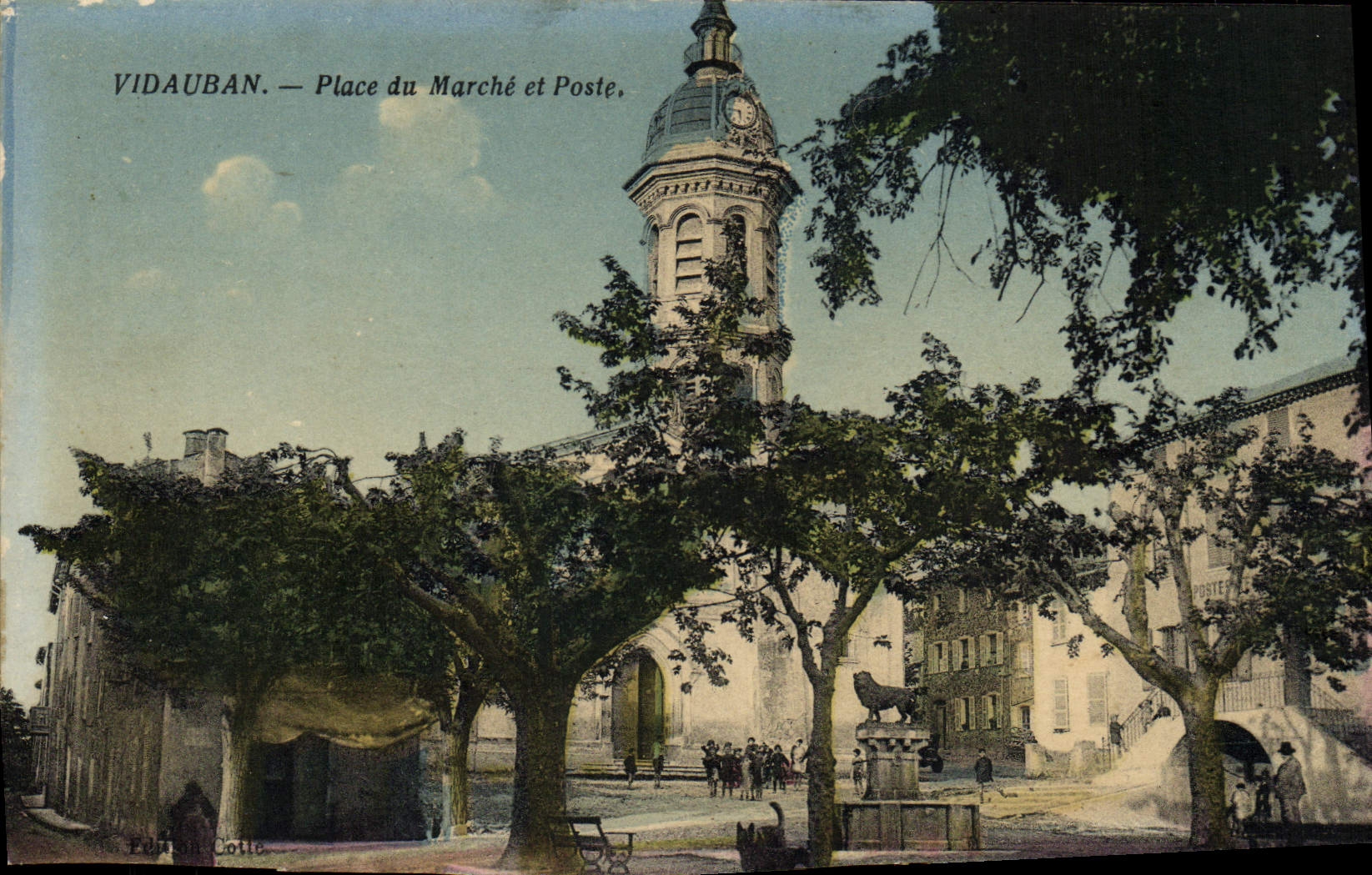 CPA Vidauban Place du Marche et Poste