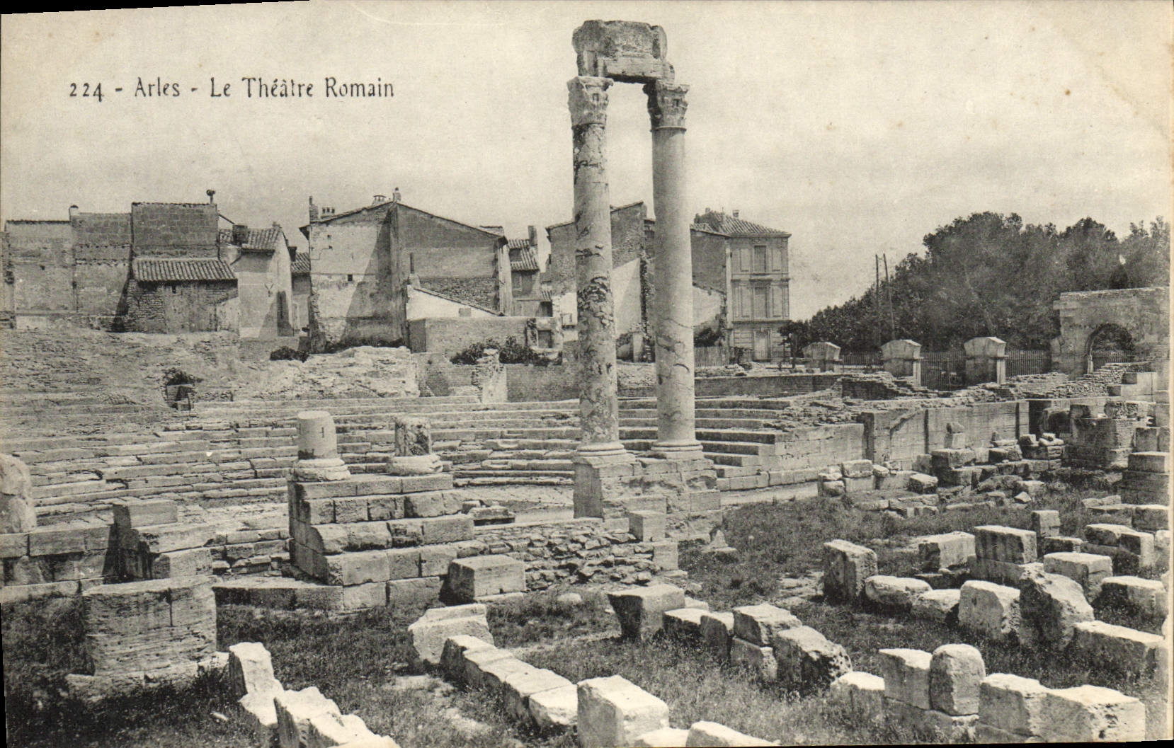 CPA Arles Le Theatre Romain