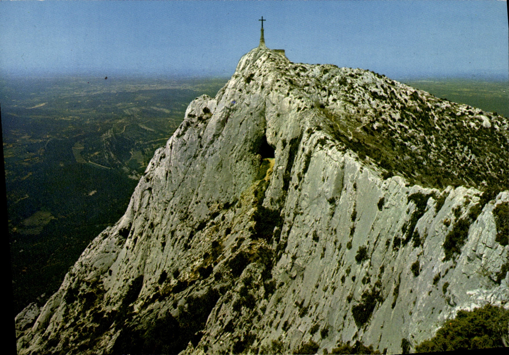 CPM Montagne Sainte Victoire Croix de Provence et Garagai vus des cretes