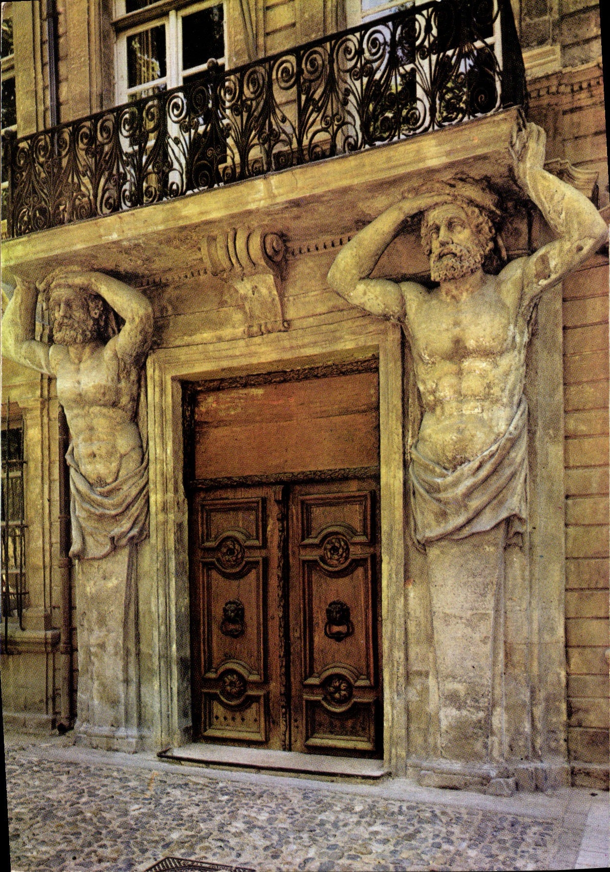 CPM Aix en Provence L'Hotel d'Espagnet Les Cariatides
