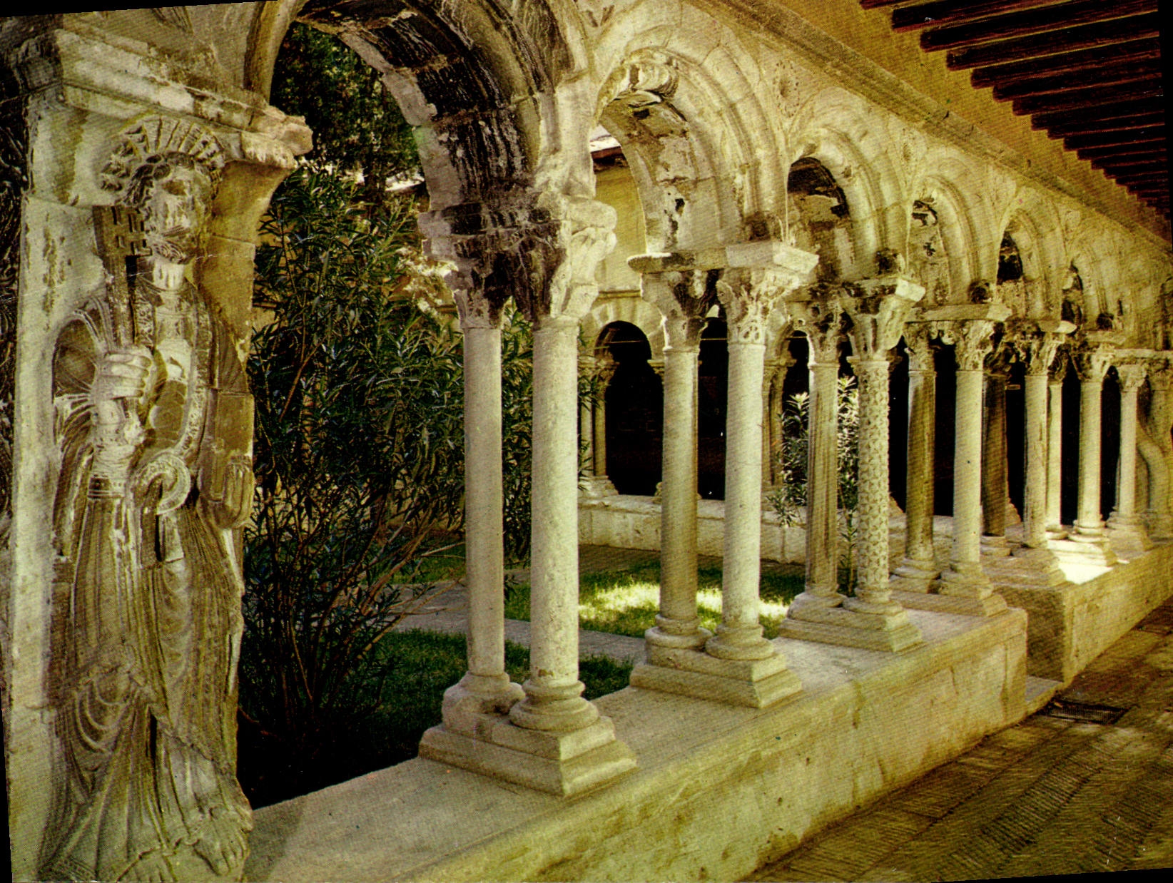 CPM Aix en Provence Cathedrale Saint Sauveur Cloitre