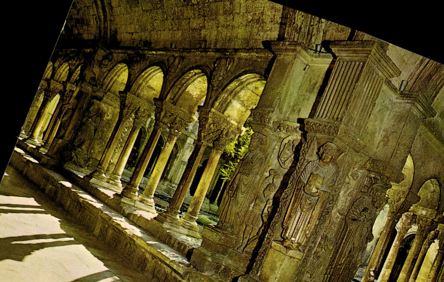CPM Arles Piller Nord est de la Galerie Romane cloitre saint Trophime