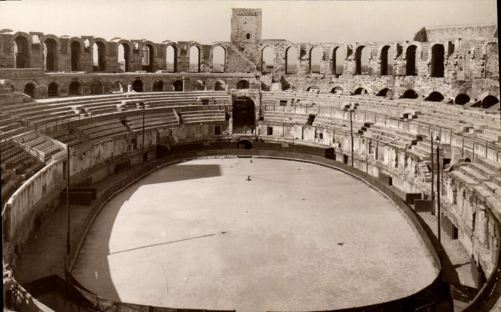 CPM Arles Les Arenes