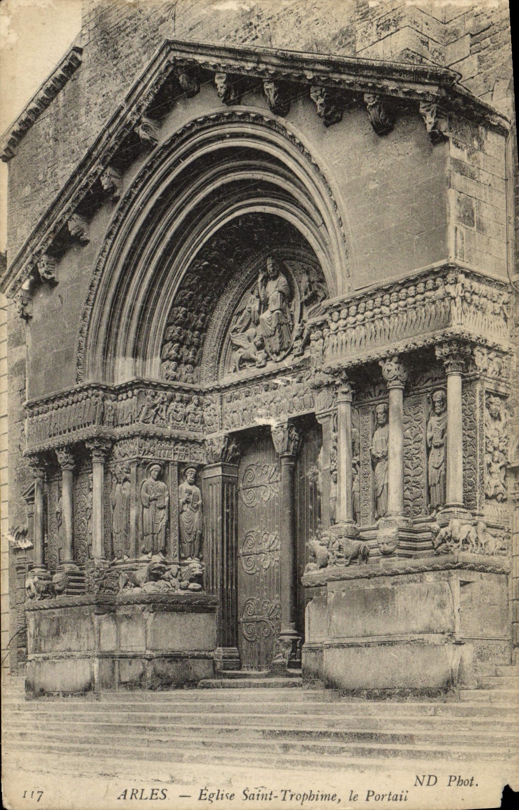 CPA Arles Eglise Saint Trophime Le Portail