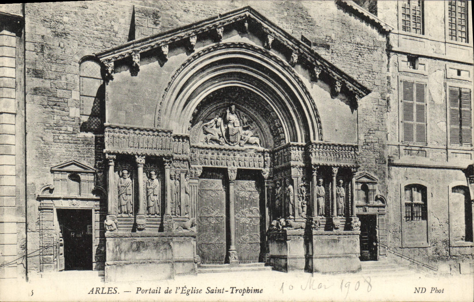 CPA Arles Portail de L'Eglise Saint Trophime