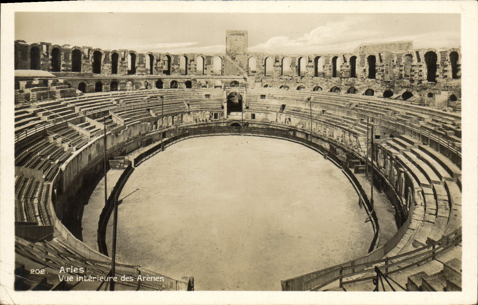 CPA Arles Vue Interieure Des Arenes