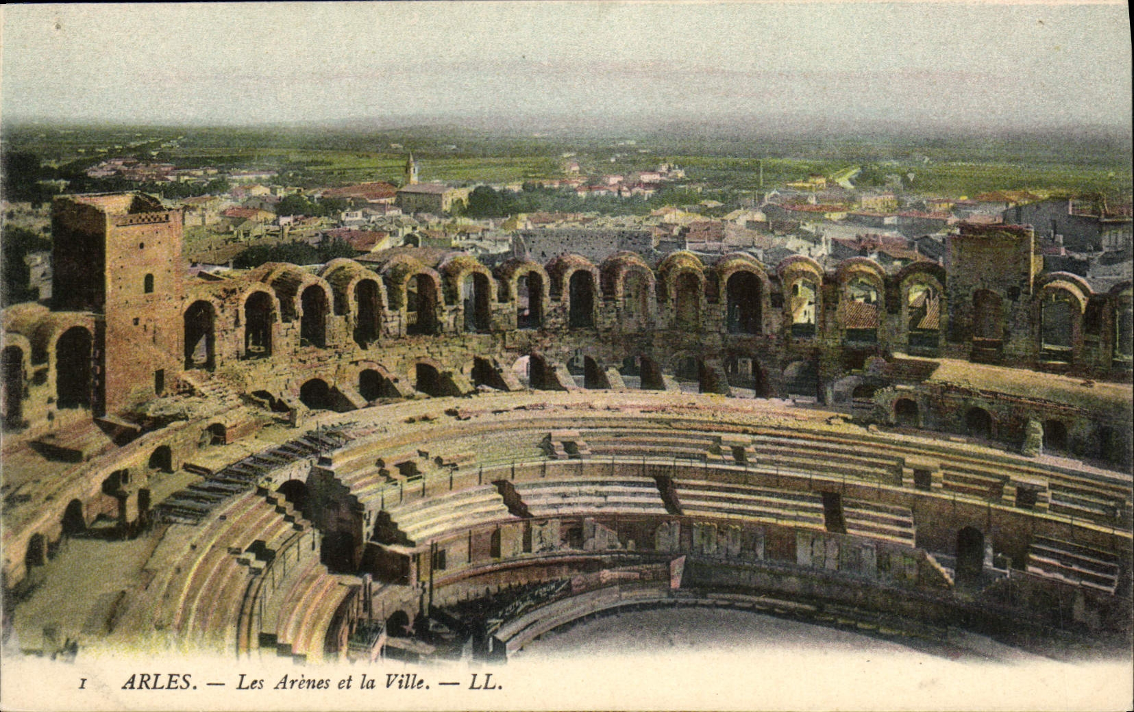 CPA Arles Les Arenes et la Ville
