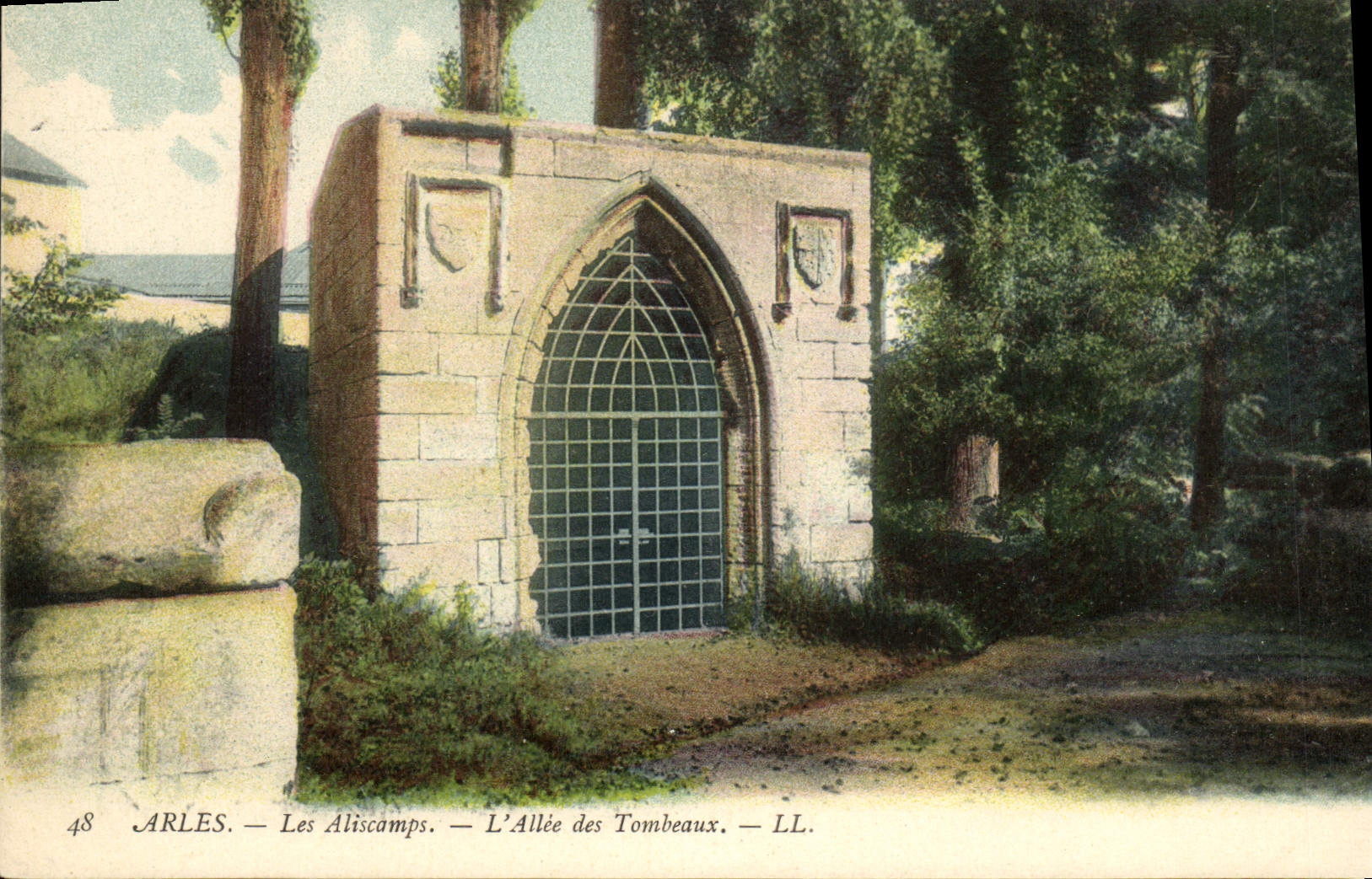VINTAGE POSTCARD Arles Aliscamps the Alley of the Tombs