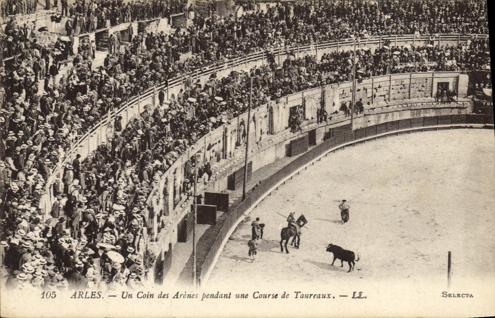 POSTAL Arles de la VENDIMIA una esquina de la arena durante una corrida de la corrida