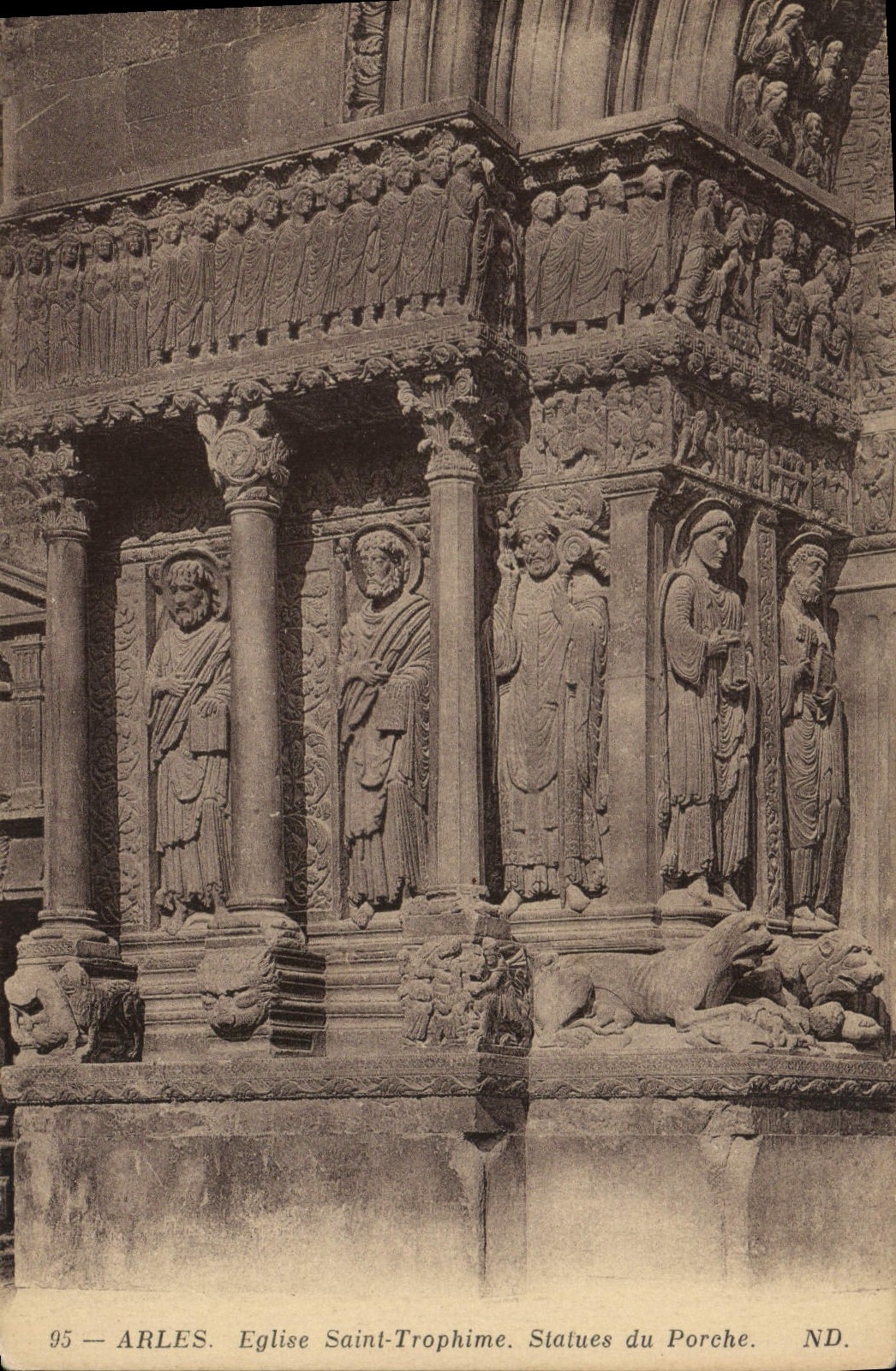 CPA Arles Eglise Saint Trophime Statues du porche