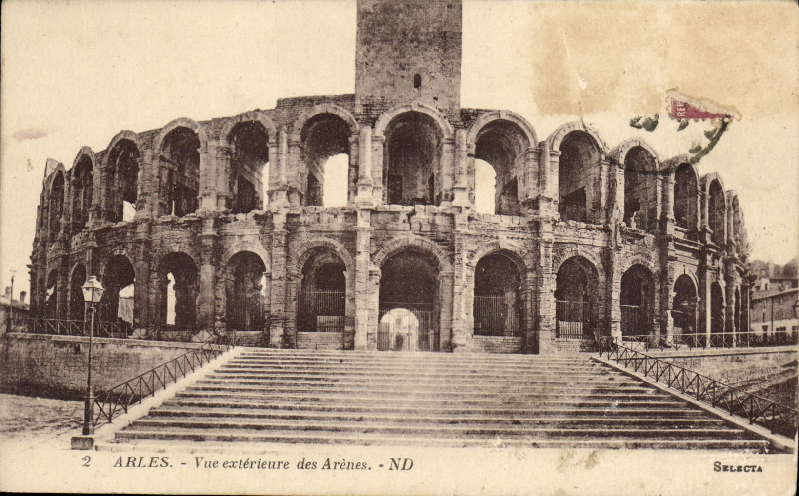 CPA Arles Vue Exterieure Des Arenes
