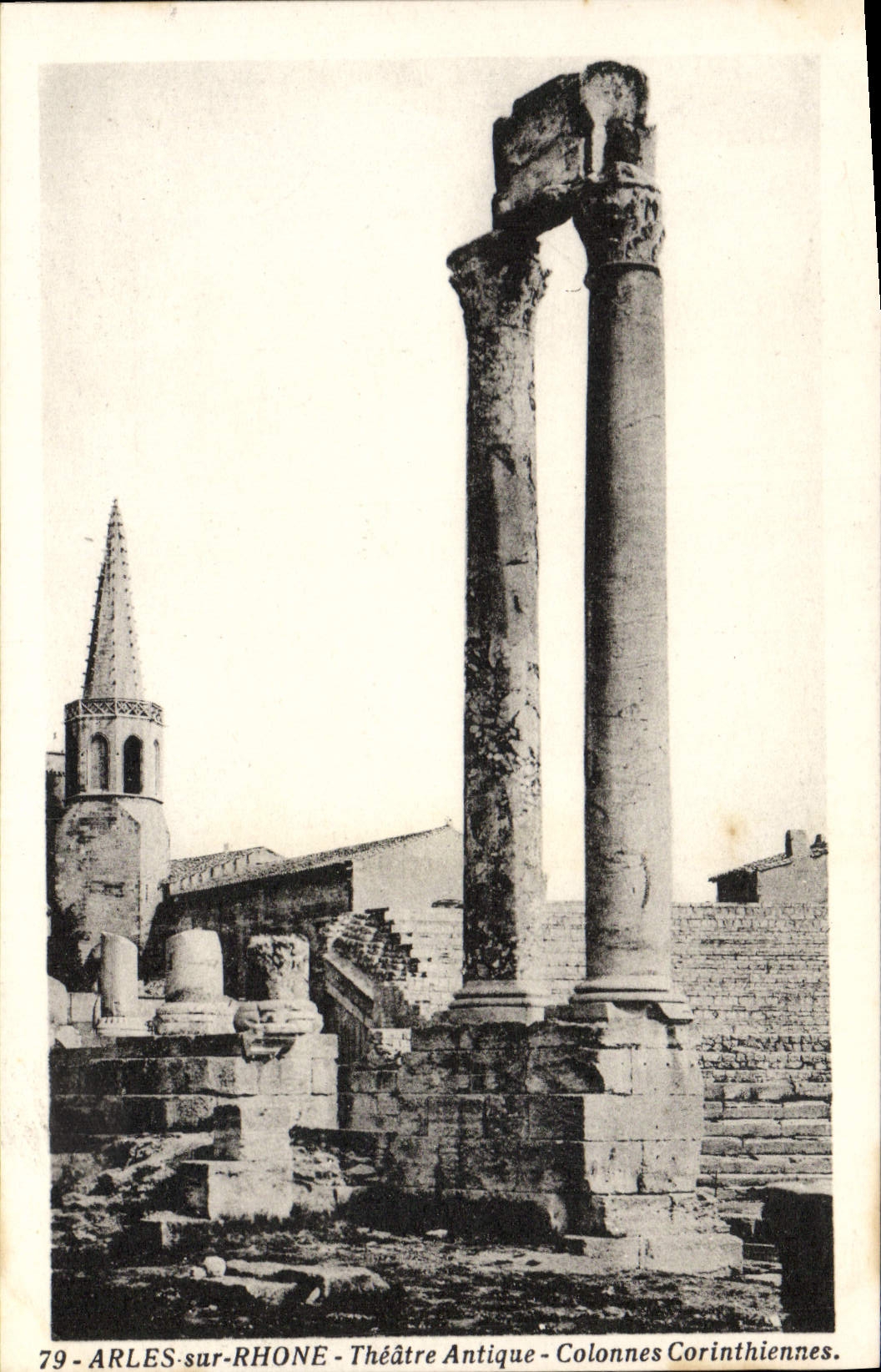 POSTAL Arles de la VENDIMIA en las columnas del Corinthian del teatro de Rhone