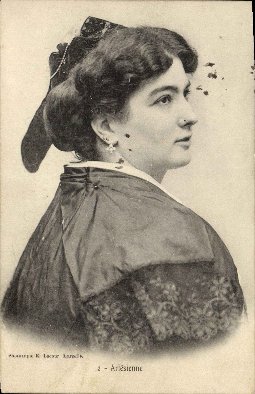 CPA Arles Arlesienne Femme Folklore 