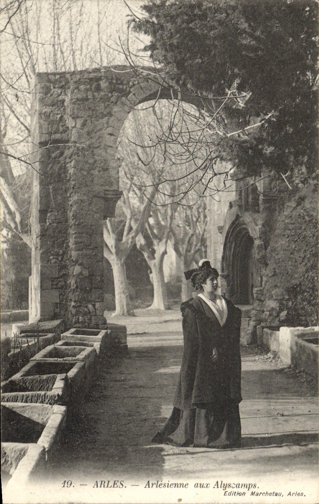 VINTAGE POSTCARD Arles Arlesienne in Alysecamps Woman Folklore