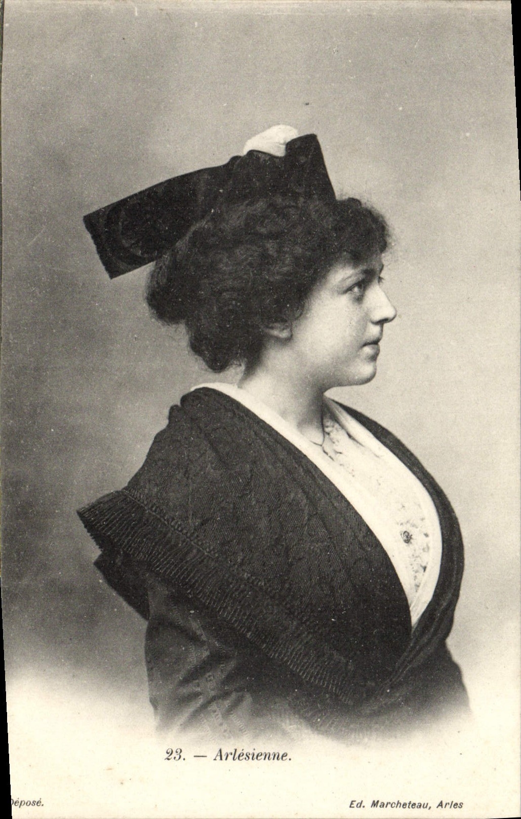 CPA Arlesienne Femme Folklore