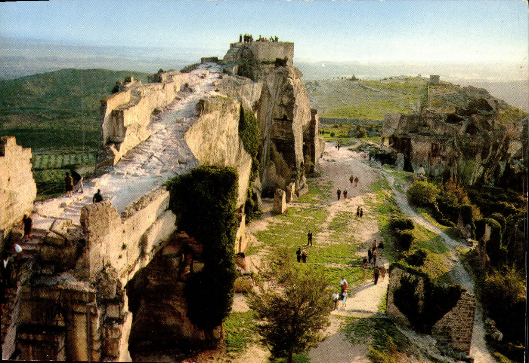 CPM Les Baux en Provence Tour sarrazine Du Chateau