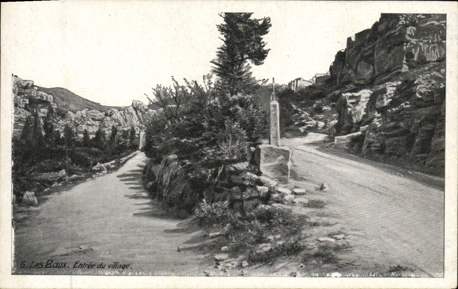 CPA Les Baux Entree du village