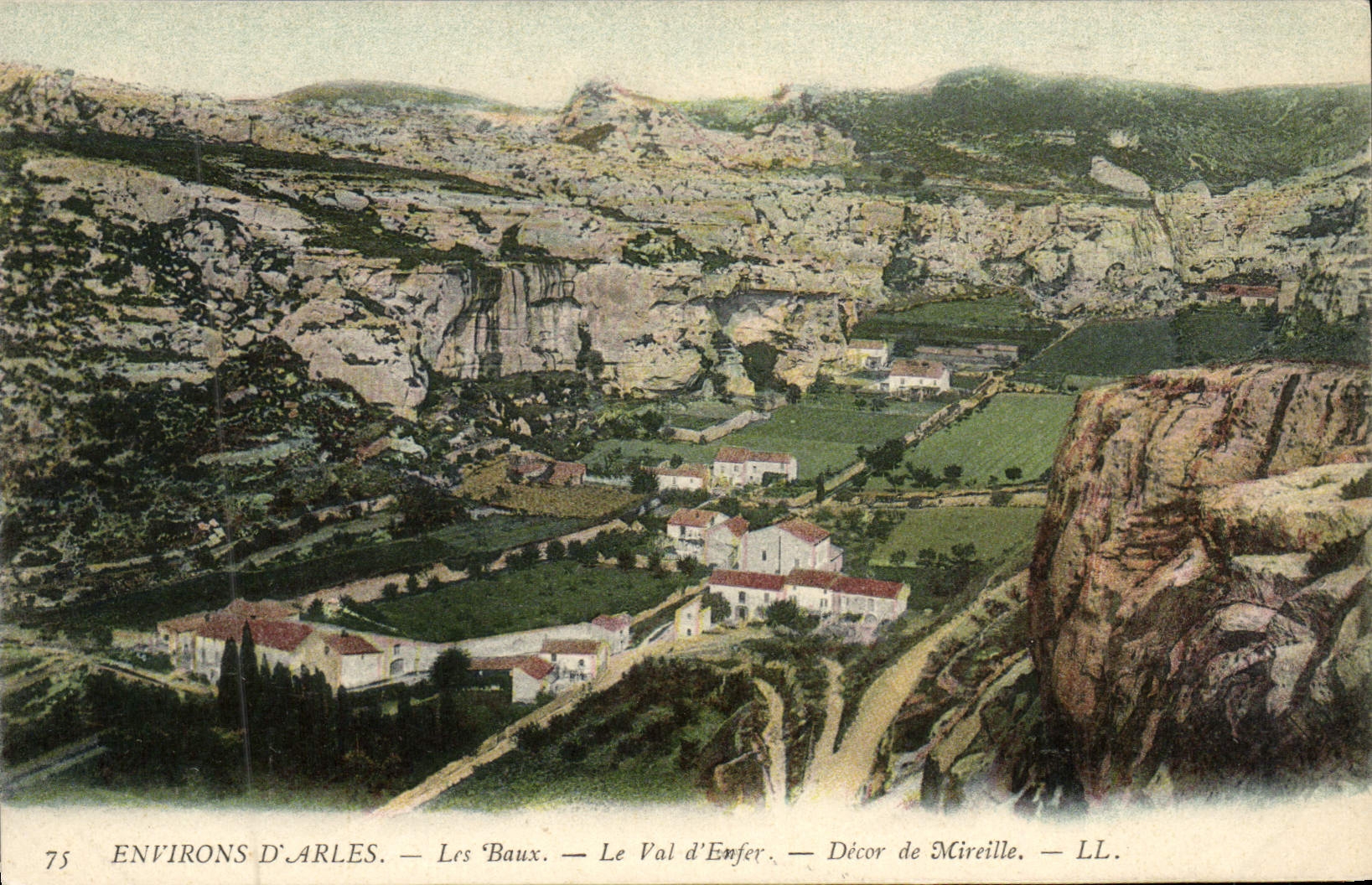 CPA Environs D'Arles Les Baux Le Val d'Enfer Decor de Mireille