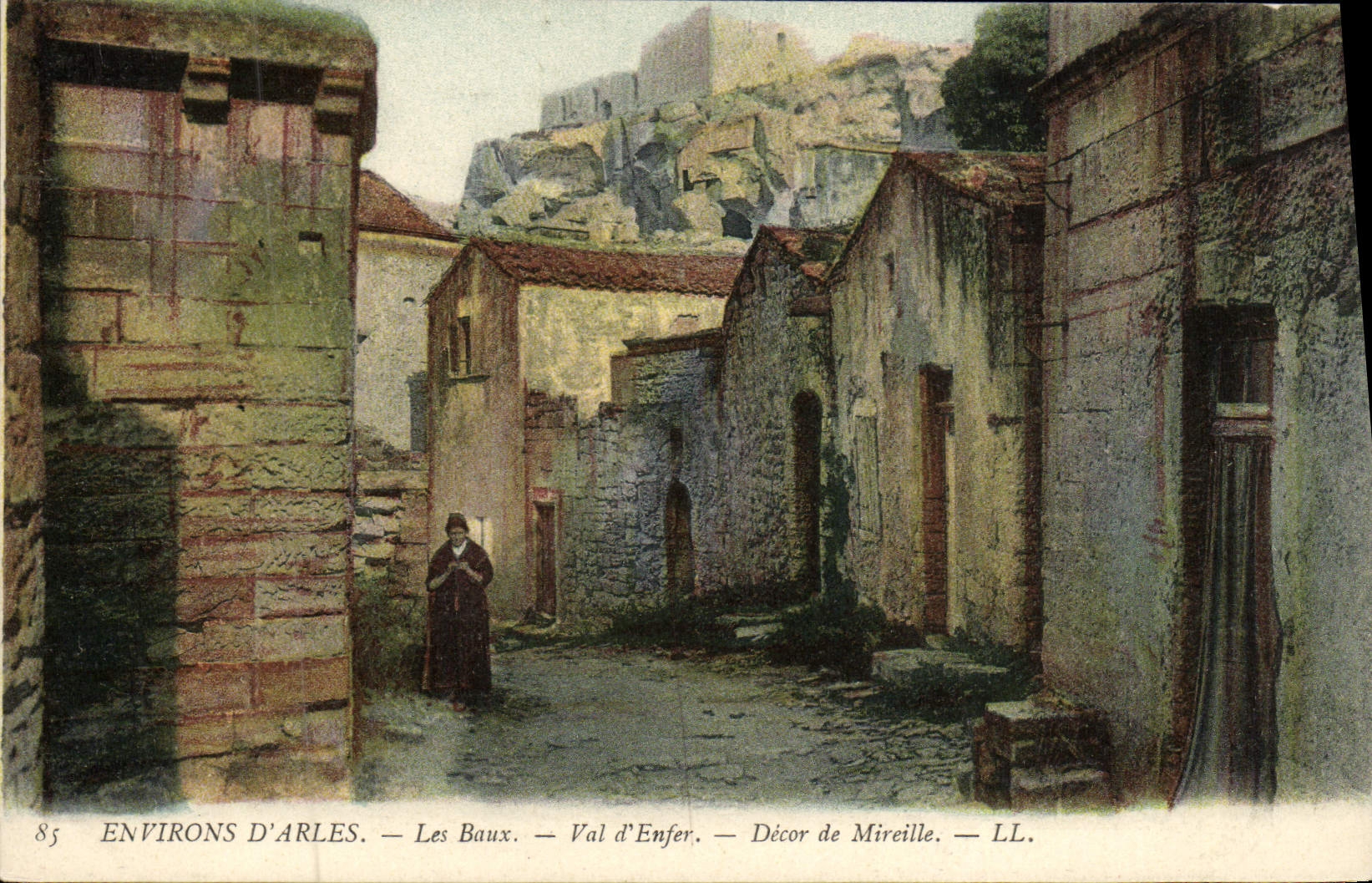 CPA Environs D'Arles Les Baux Le Val d'Enfer Decor de Mireille