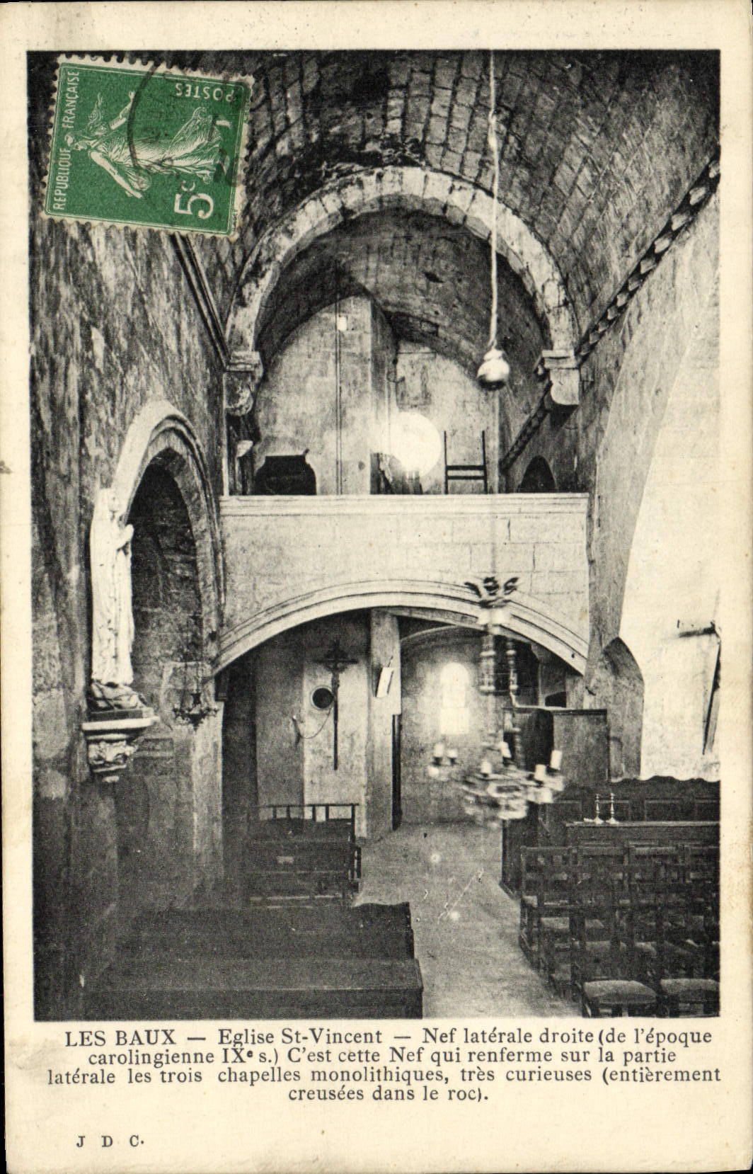 CPA les Baux Eglise St Vincent Nef Laterale Droite