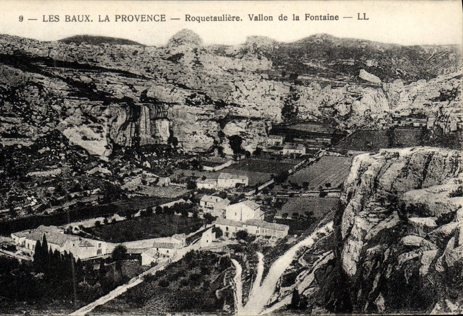 CPA les Baux La Provence Roquetauliere Vallon de la Fontaine