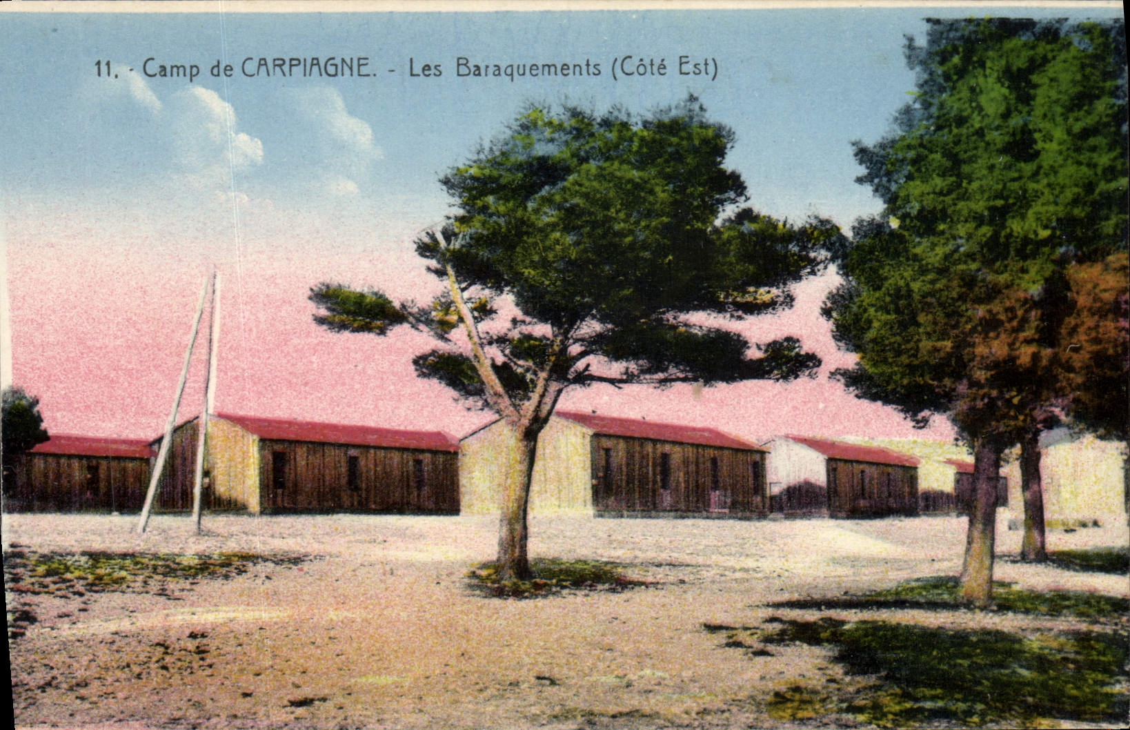 CPA Camp de Carpiagne Les Baraquements Militaria