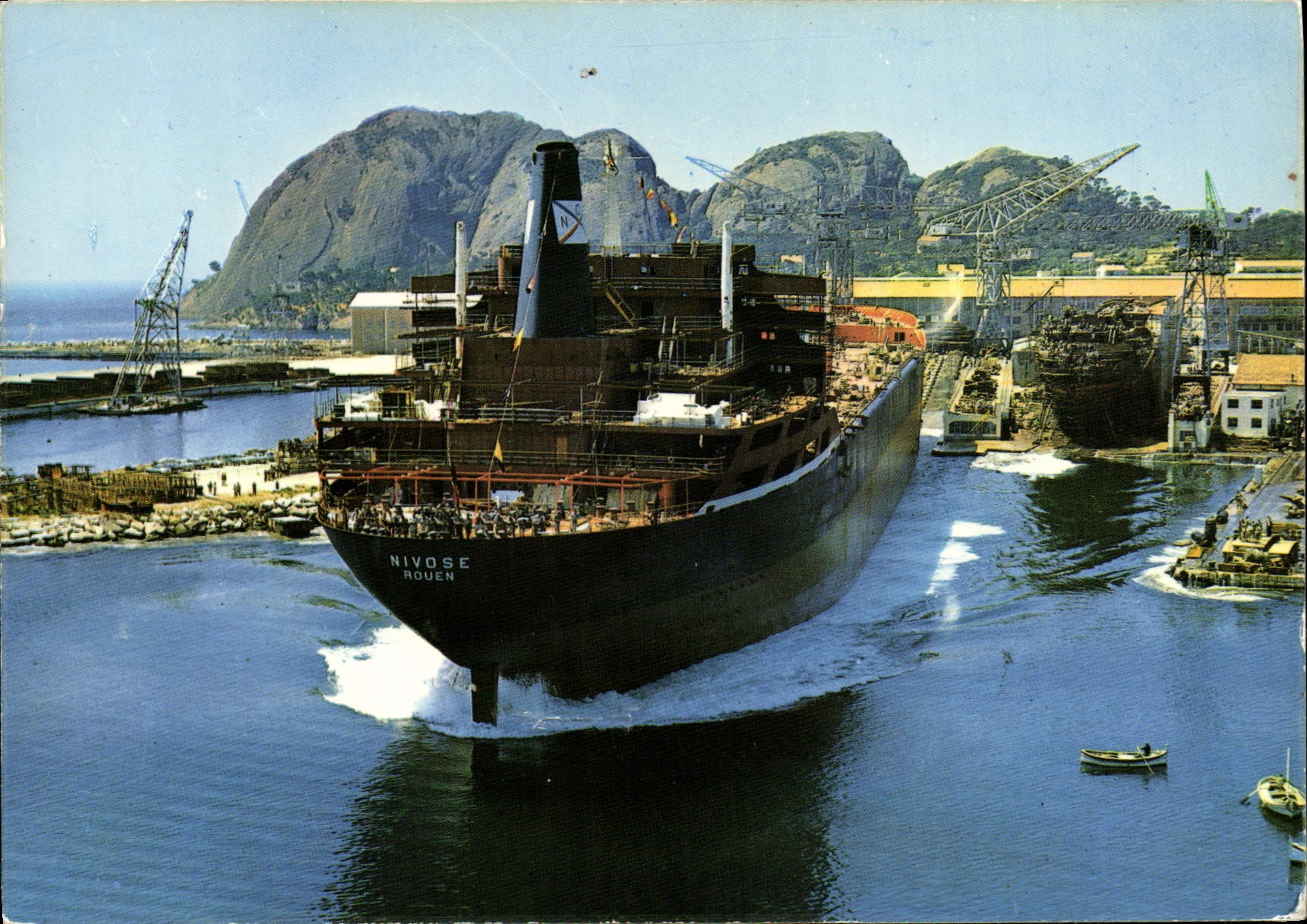 CPM La Ciotat Lancement de Bateau Dans les chantiers de la CNC Bateau Nivose Rouen