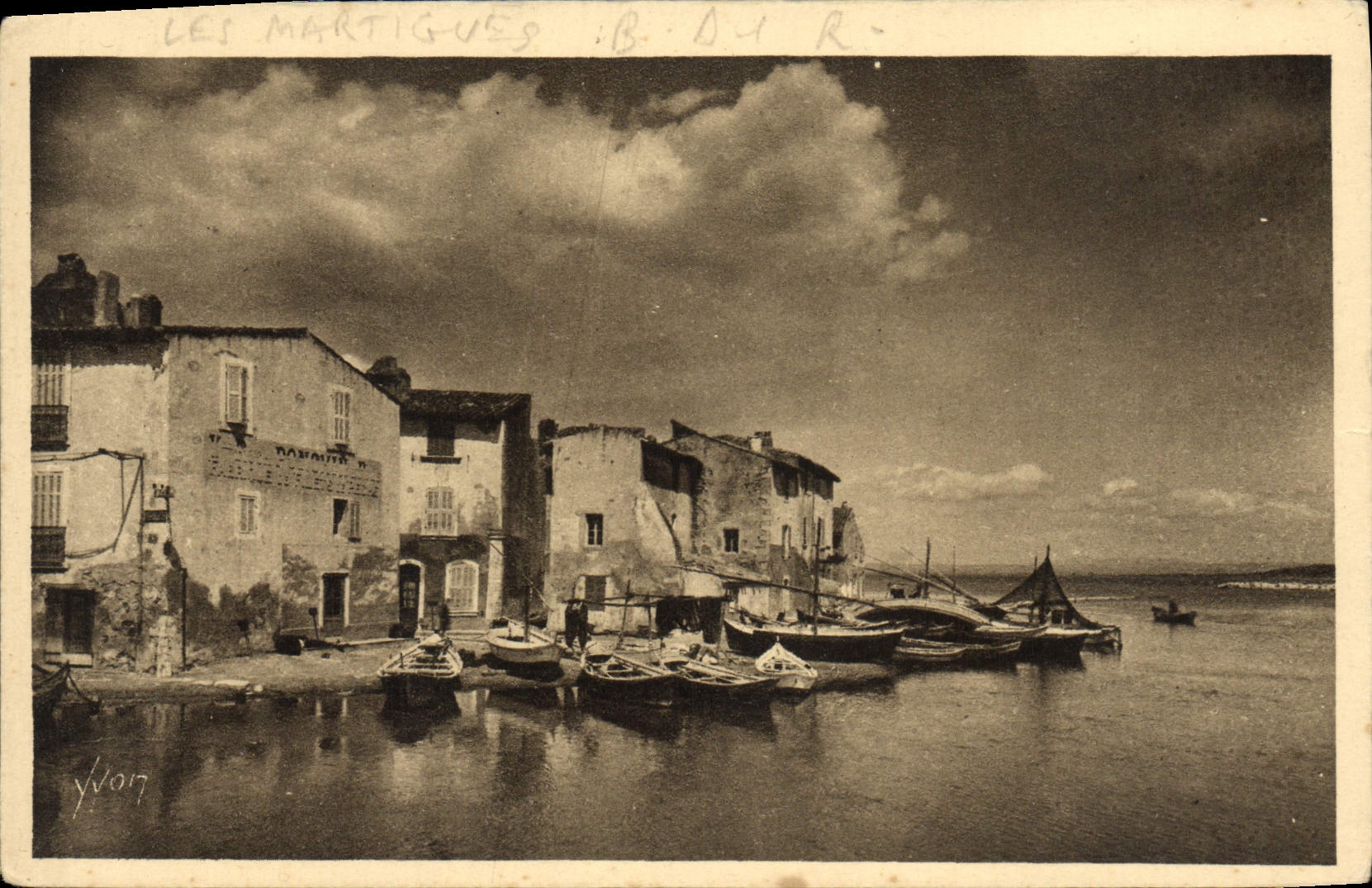 CPA Martigues L'entree du port des pecheurs Bateaux