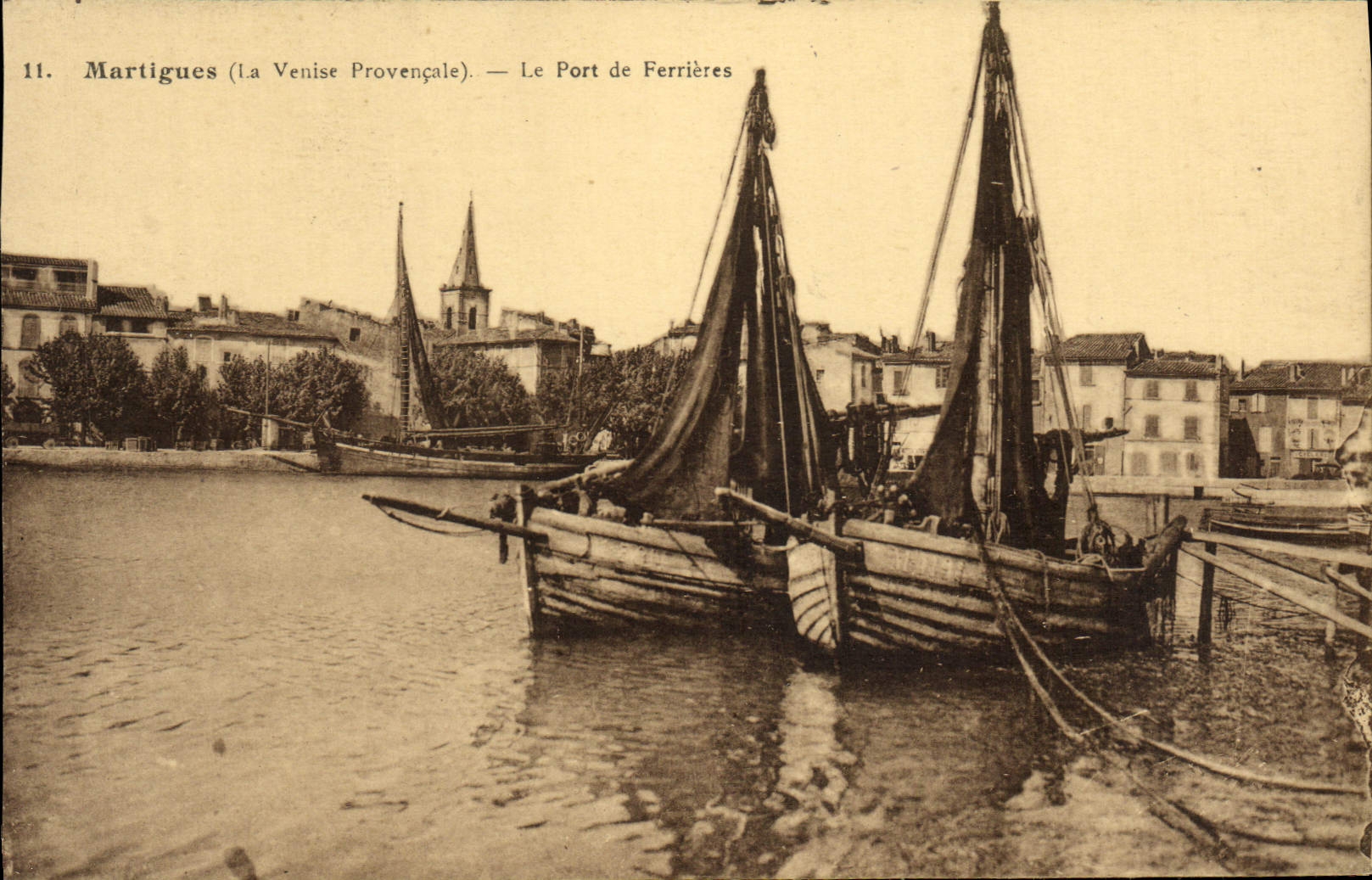 CPA Martigues Le Port de Ferrieres Baetaux