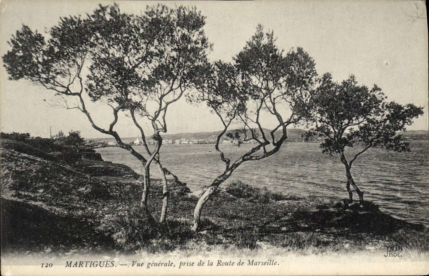 CPA Martigues Vue generale prise de la route de Marseille