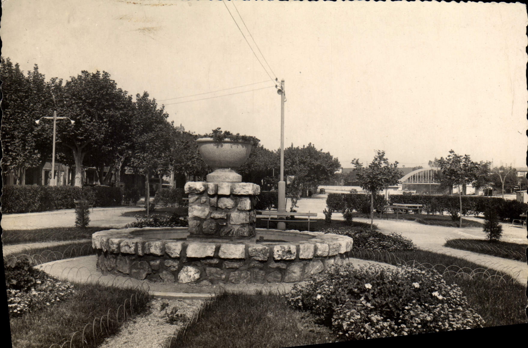 CPM Port De Bouc Le Nouveau Jardin