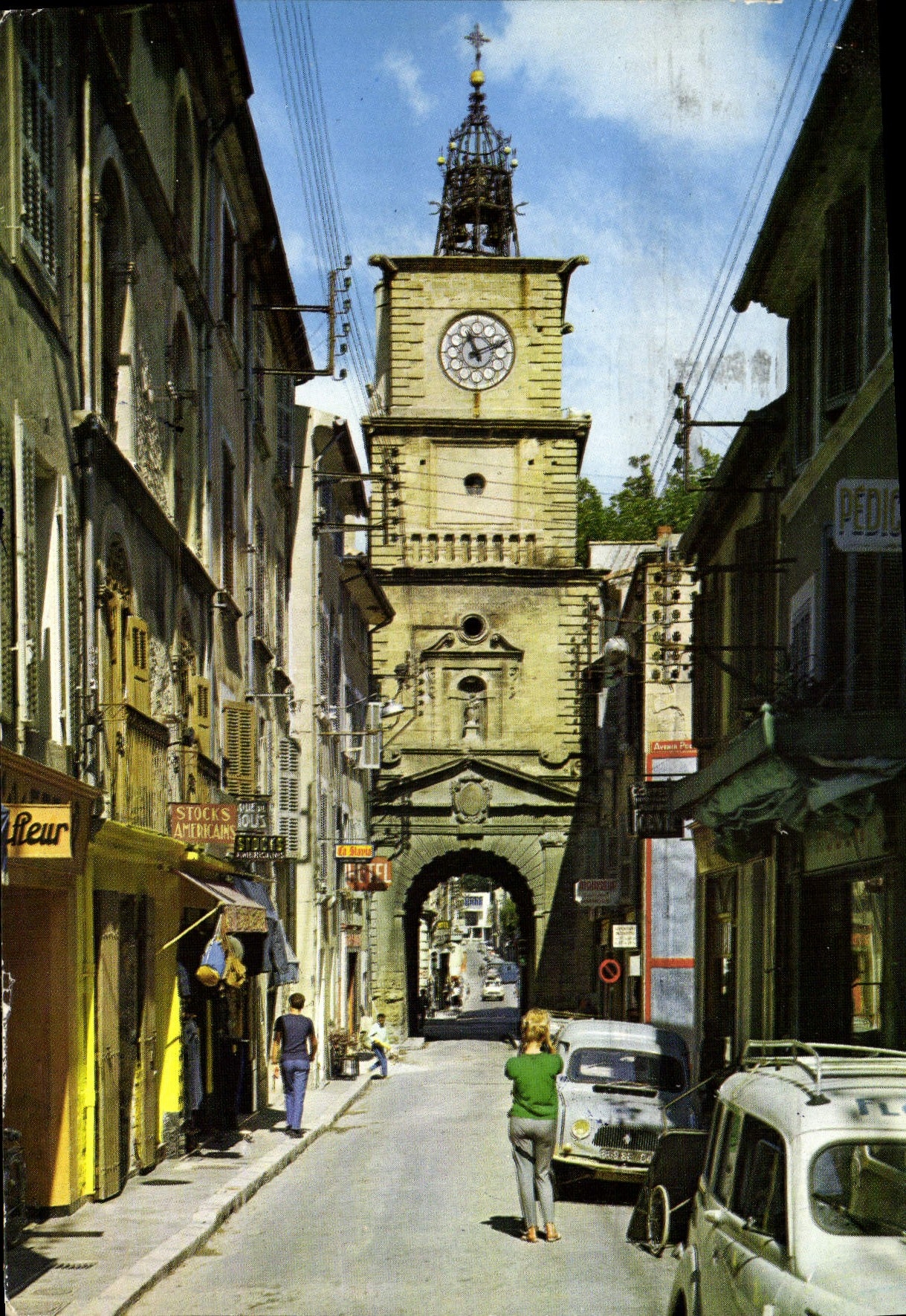 CPM Salon De Provence La Tour de L'Horloge