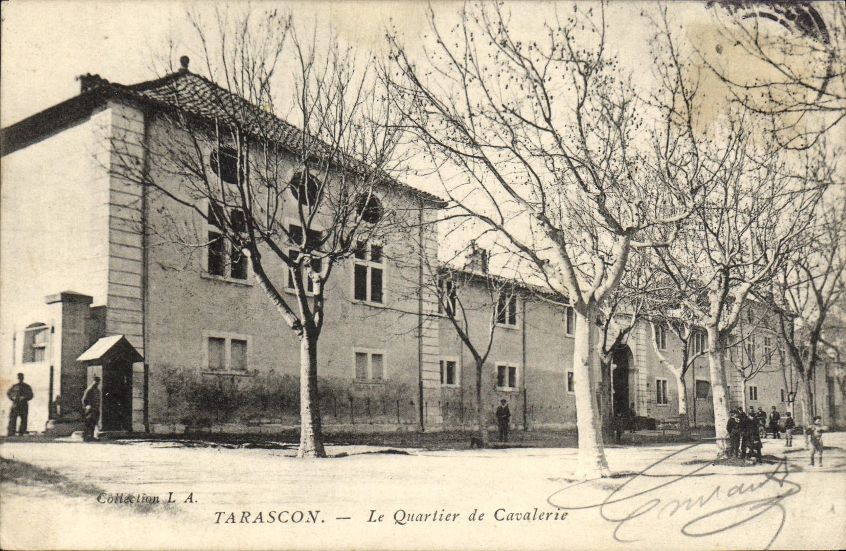 CPA Tarascon Le Quartier De Cavalerie Militaria