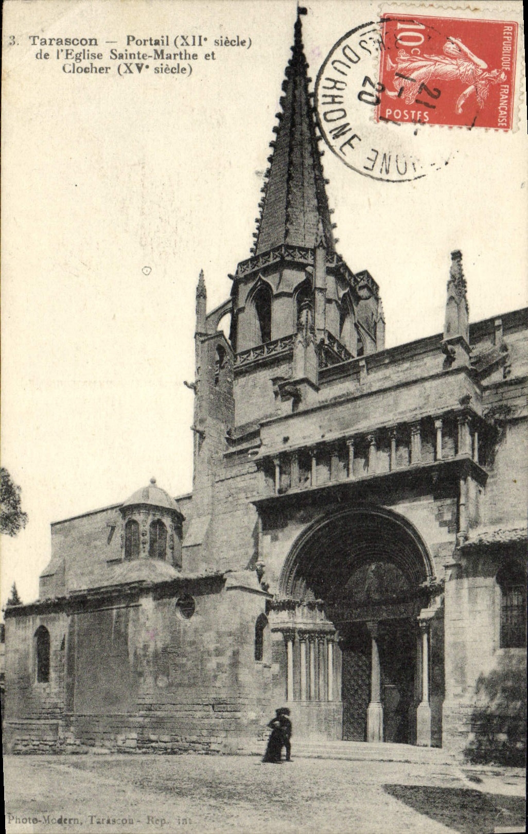 CPA Tarascon Portail de L'Eglise Sainte Marthe et Clocher