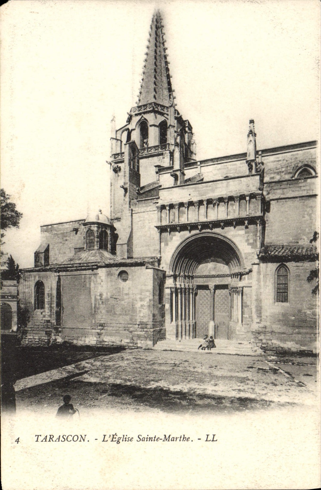 CPA Tarascon L'Eglise Saint Marthe