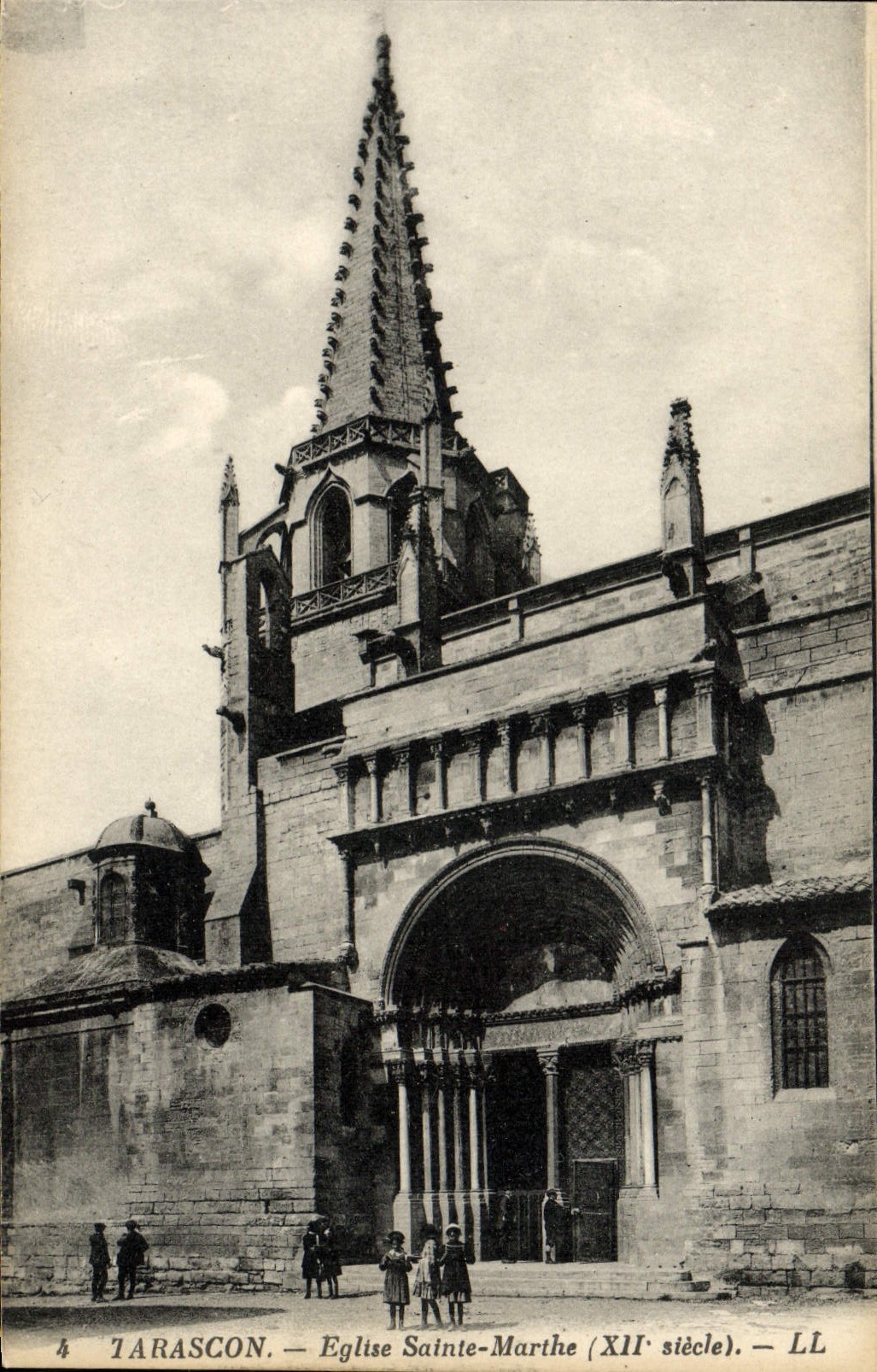 CPA Tarascon L'Eglise Saint Marthe