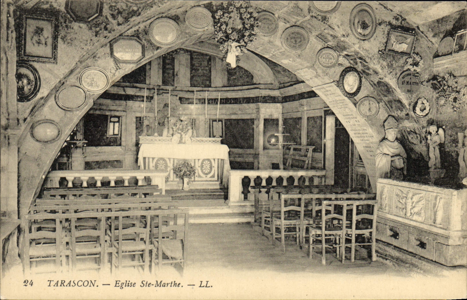 CPA Tarascon Eglise Ste Marthe
