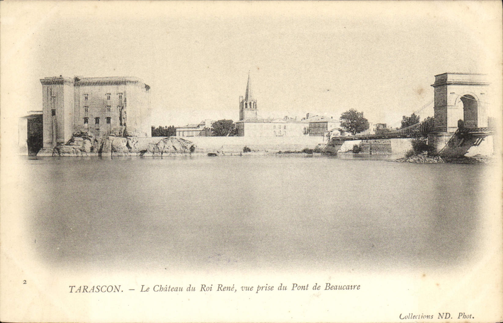 CPA Tarascon Le Chateau du Roi Rene Vue prise du pont de Beaucaire