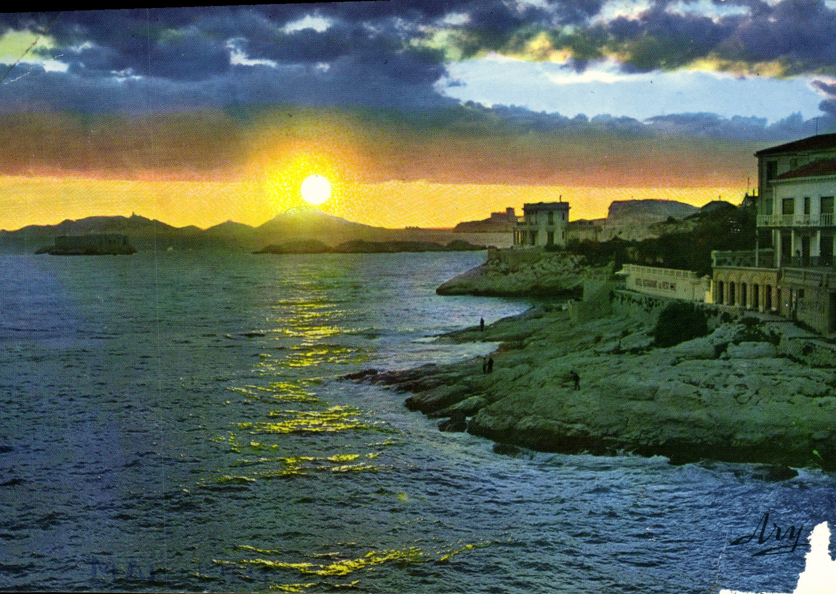 Caminata de Marsella de la POSTAL de la VENDIMIA de la cornisa una puesta del sol en las islas