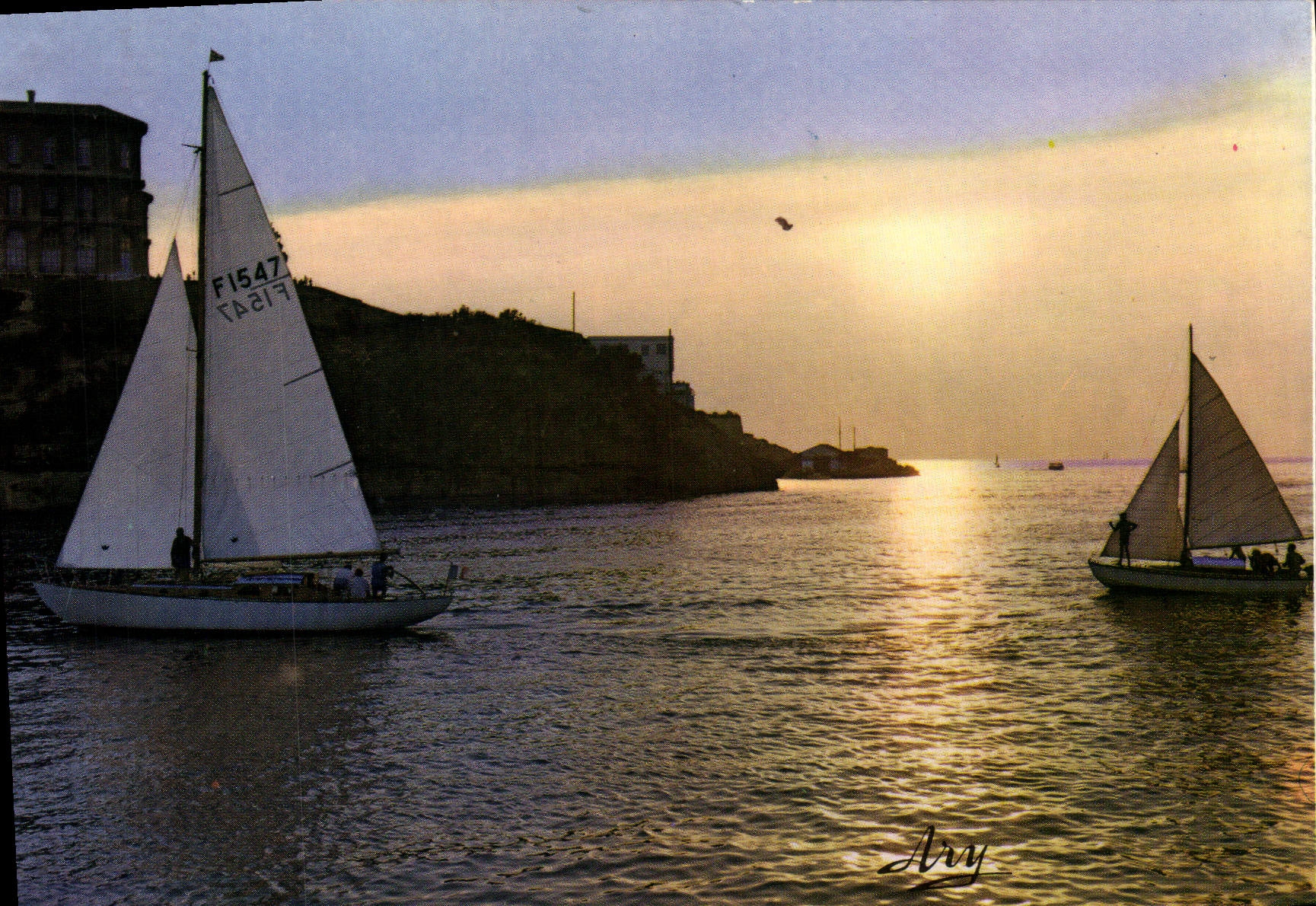 CPM Marseille entree des Voiliers dans le Port au coucher de soleil